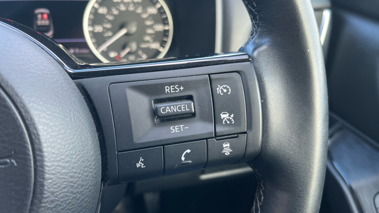 Nissan Qashqai 1.3 DiG-T MH Acenta Premium 5dr Petrol Hatchback